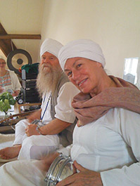 Hariang Kaur en Satya Singh